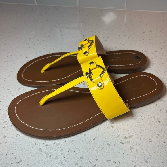 Kate Spade Women's Cece Patent Logo Slip-On T-Strap Sandals Yellow Show NEW Sz 8 - Picture 1 of 12